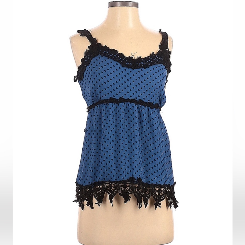 Beautiful Apt 9 size 04 blue statement top